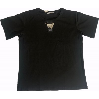Дамска тениска в черно с декоративна игла